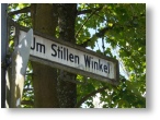 Starßenschild: Im Stillen Winkel